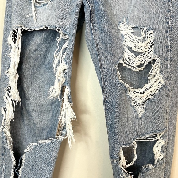 American Eagle Highest Rise Distressed Mom Jeans Sz 4 Long - Picture 4 of 10